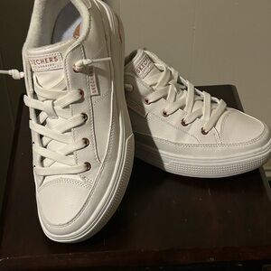 Skechers White Sneakers only worn a few times